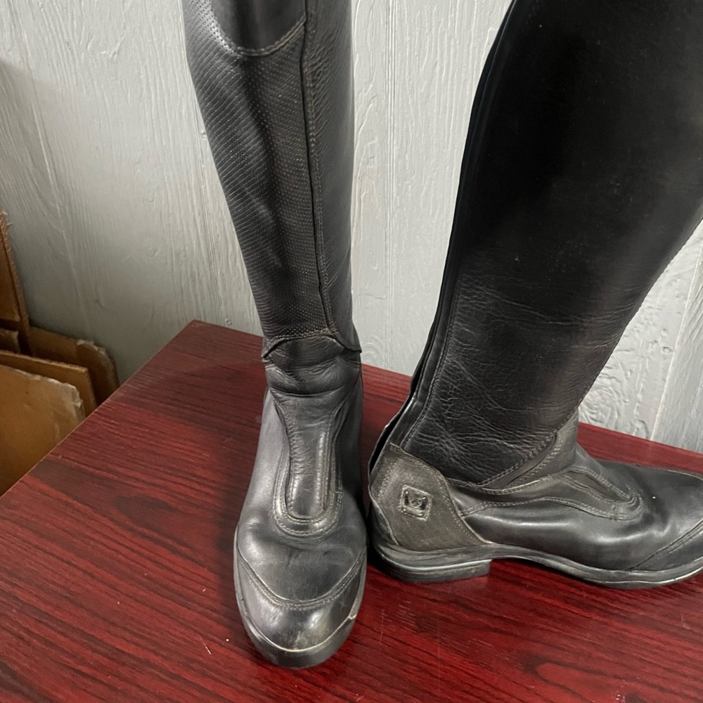 Beautiful Equestrian Riding Boots!